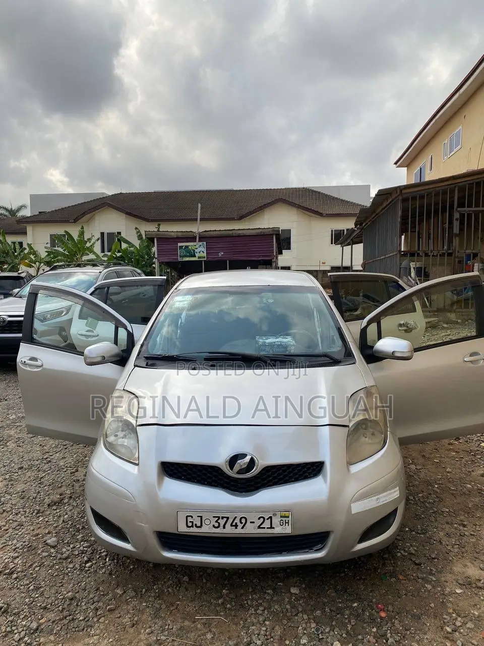 Toyota Vitz 1.3 AWD 5dr 2010 Silver