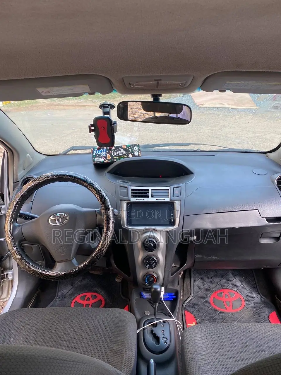 Toyota Vitz 1.3 AWD 5dr 2010 Silver