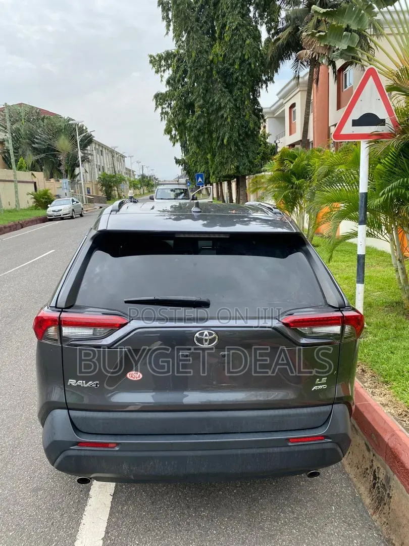 Toyota RAV4 LE 2021 Gray