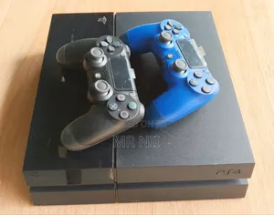 Ps4 With 2 Controllers and 7 Games (Jailbreak )