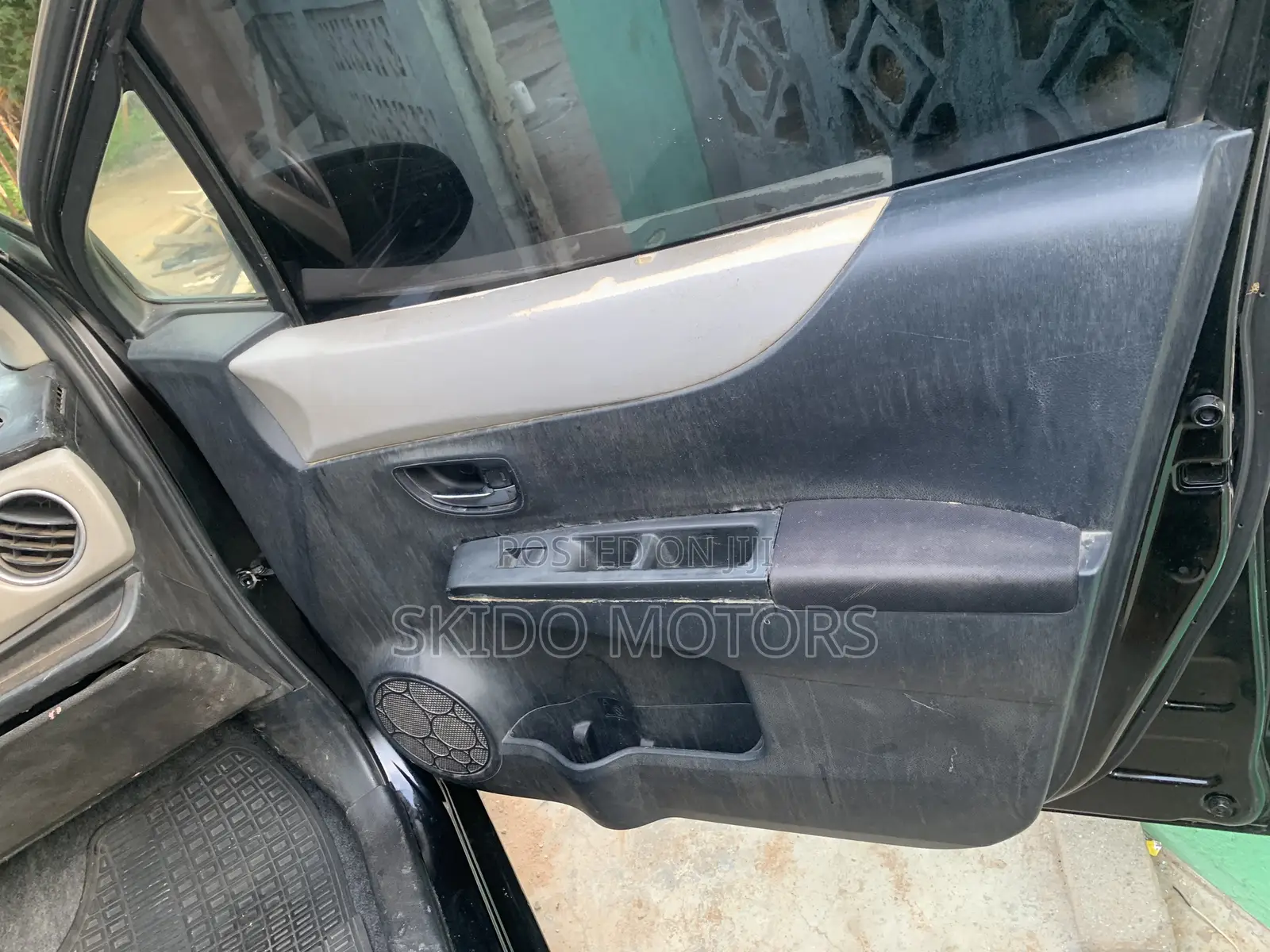Toyota Vitz 2012 Black