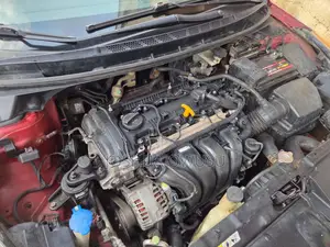 Hyundai Elantra GLS Sedan FWD (1.8L 4cyl 6A) 2013 Red