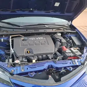Toyota Corolla SE (1.8L 4cyl 6M) 2018 Blue