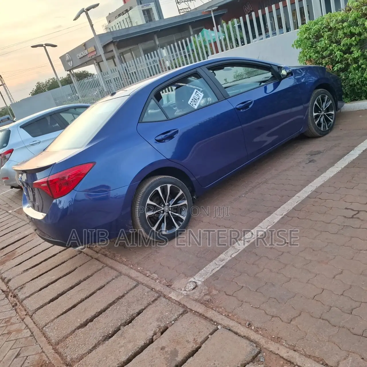 Toyota Corolla SE (1.8L 4cyl 6M) 2018 Blue