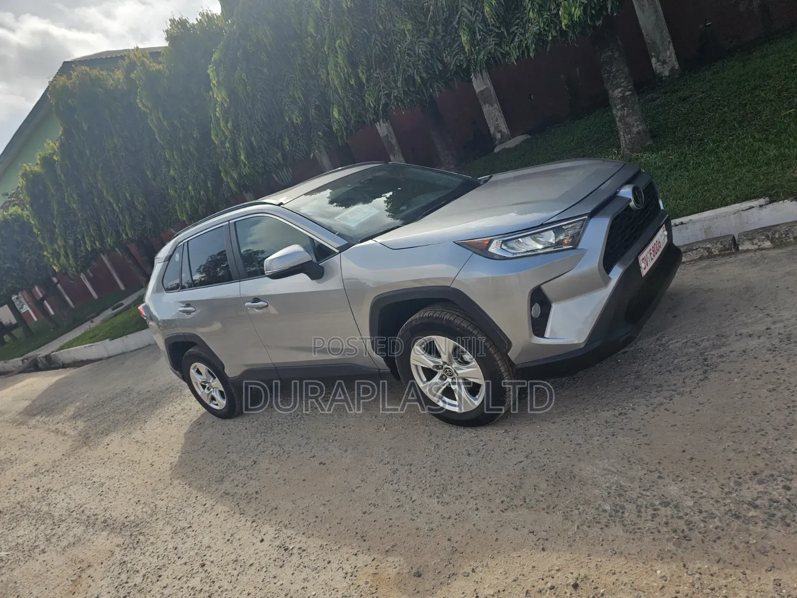 Toyota RAV4 XLE 2021 Silver