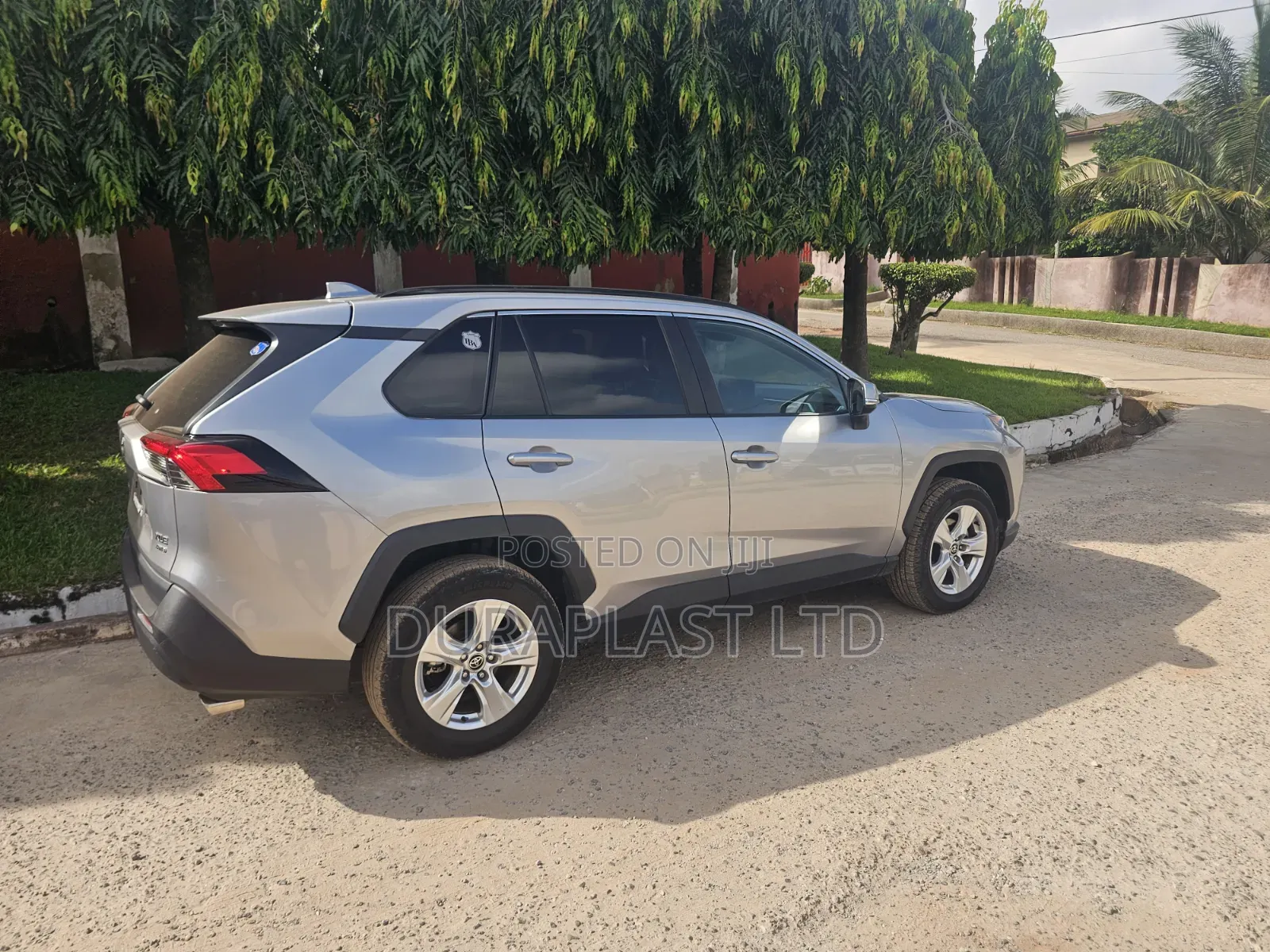 Toyota RAV4 XLE 2021 Silver