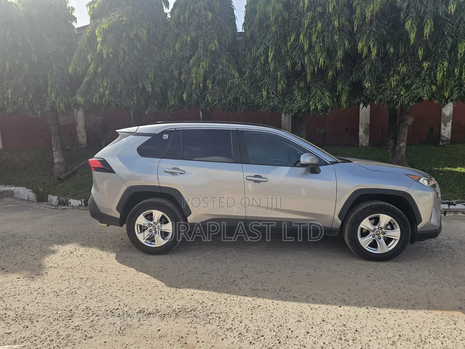 Toyota RAV4 XLE 2021 Silver