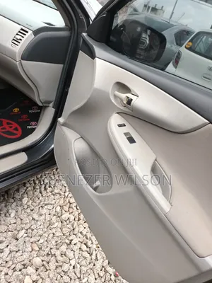 Toyota Corolla L 4dr Sedan (1.8L 4cyl 5M) 2013 Beige