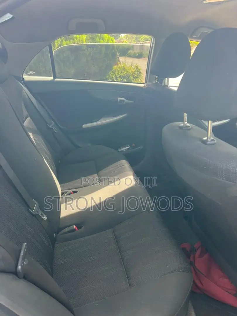 Toyota Corolla S 4dr Sedan (1.8L 4cyl 4A) 2013 Silver