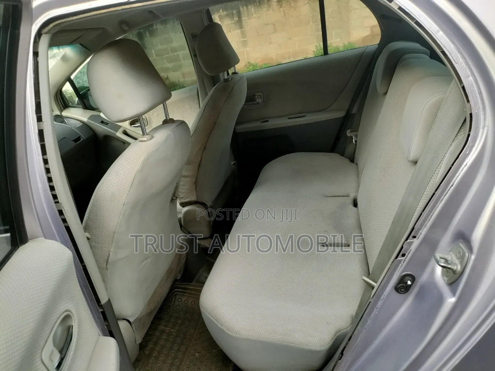 Toyota Vitz 1.3 FWD 5dr 2010 Silver