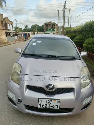 Toyota Vitz 1.3 FWD 5dr 2010 Silver