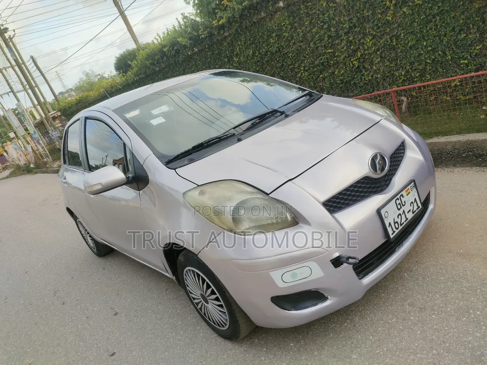 Toyota Vitz 1.3 FWD 5dr 2010 Silver
