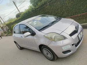 Toyota Vitz 1.3 FWD 5dr 2010 Silver