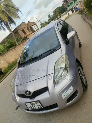 Toyota Vitz 1.3 FWD 5dr 2010 Silver