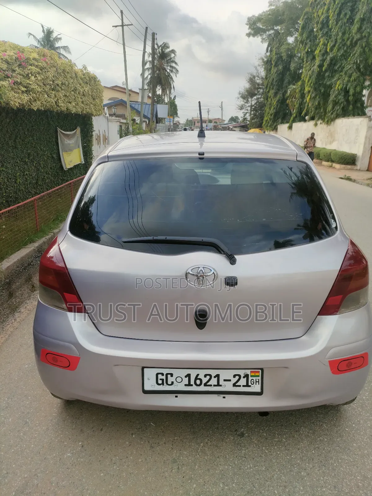 Toyota Vitz 1.3 FWD 5dr 2010 Silver