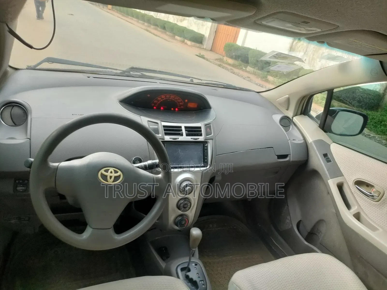Toyota Vitz 1.3 FWD 5dr 2010 Silver