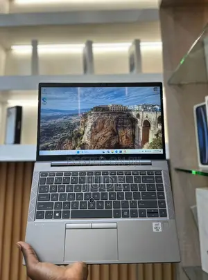 New Laptop HP ZBook Firefly 15 G7 16GB Intel Core i5 SSD 256GB