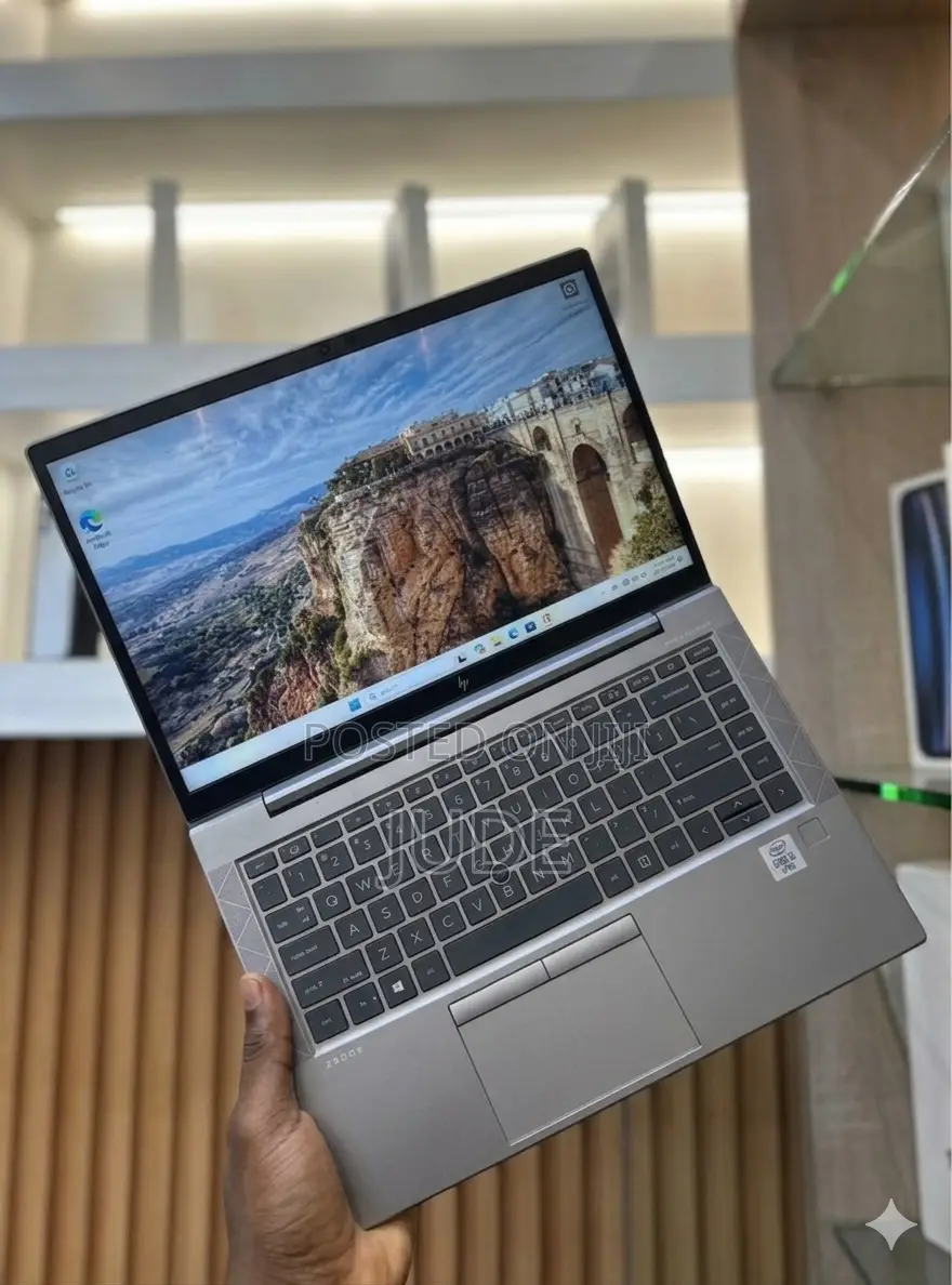 New Laptop HP ZBook Firefly 15 G7 16GB Intel Core i5 SSD 256GB