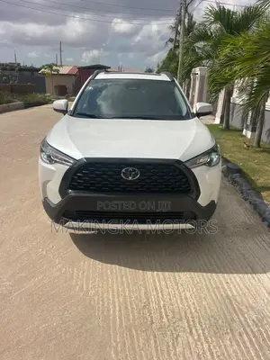 Toyota Corolla Cross LE 4WD 2024 White
