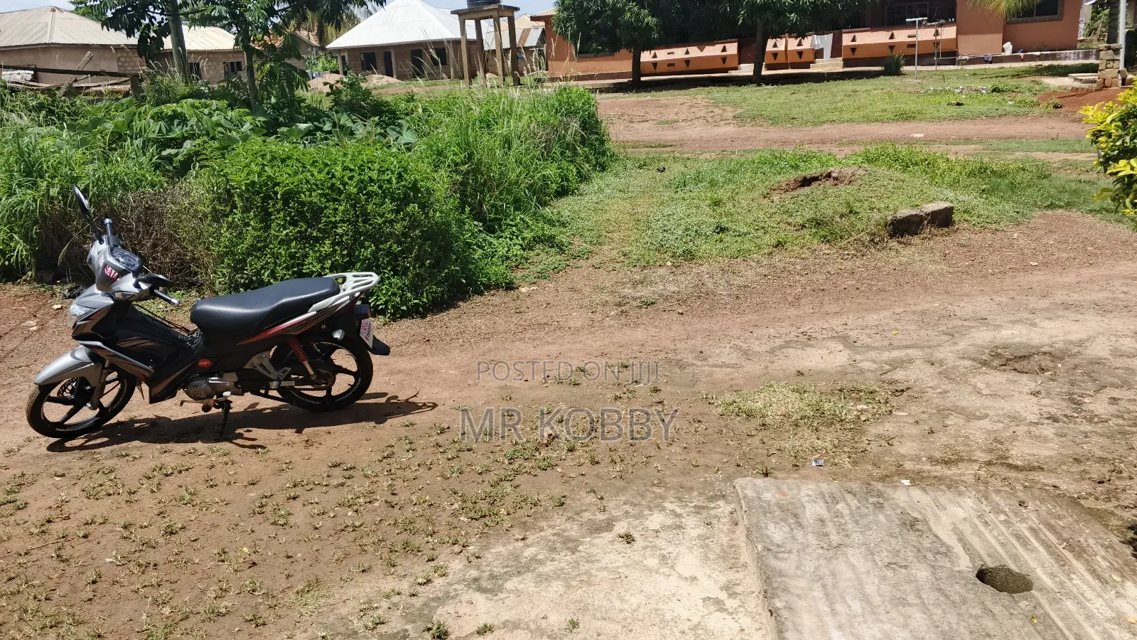 Uncompleted Three Bedroom Self-Contain for Sale in Sunyani Yahima