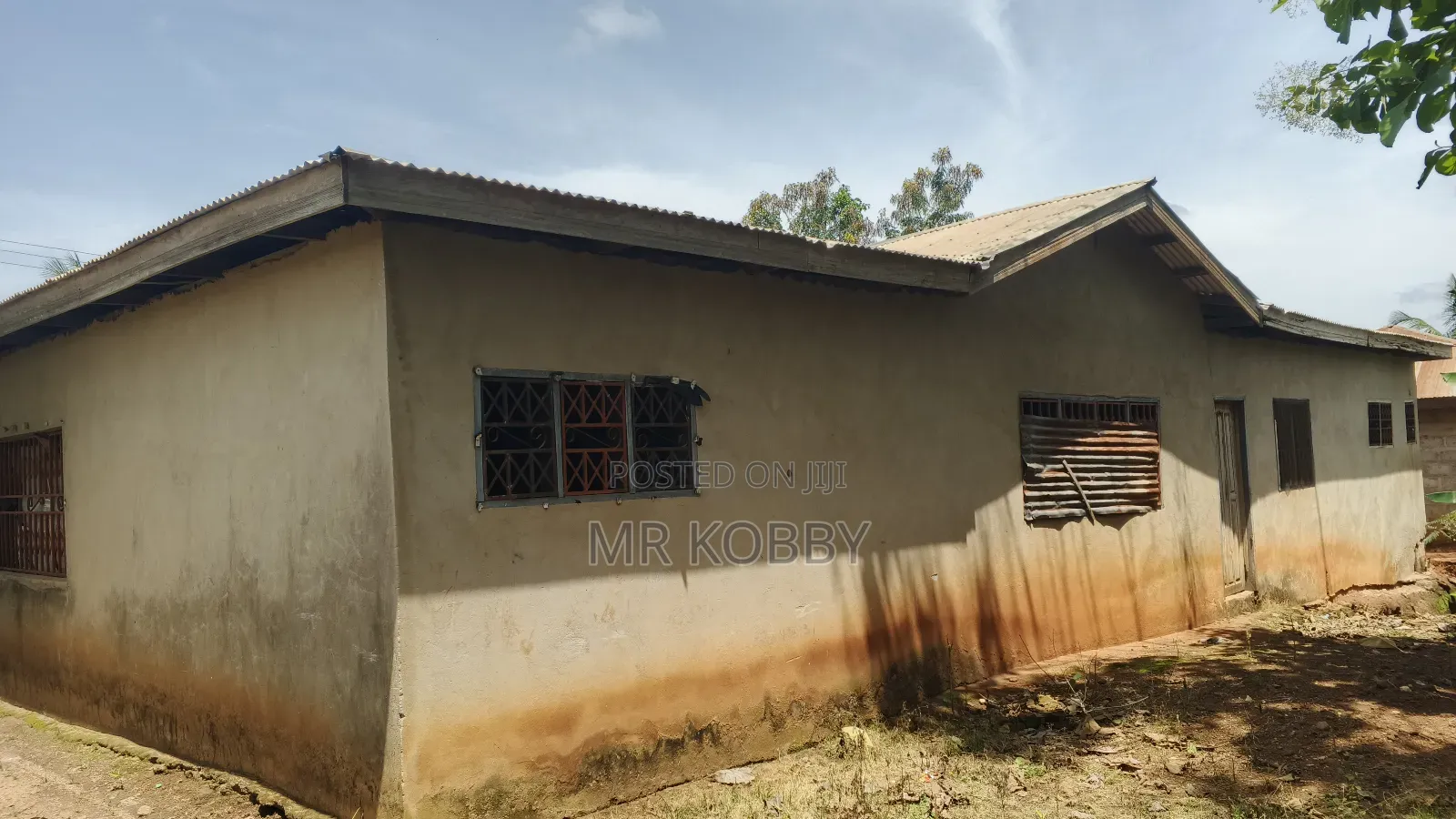 Uncompleted Three Bedroom Self-Contain for Sale in Sunyani Yahima