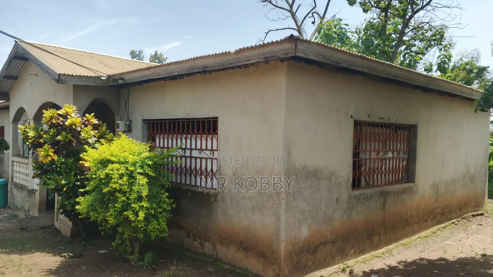 Uncompleted Three Bedroom Self-Contain for Sale in Sunyani Yahima