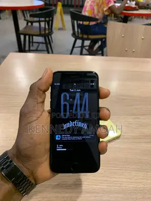 Apple iPhone SE (2020) 64 GB Black