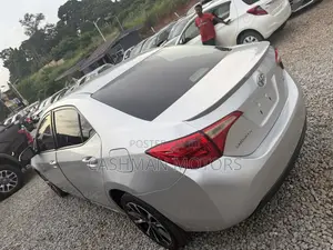 Toyota Corolla SE (1.8L 4cyl 2A) 2018 Silver