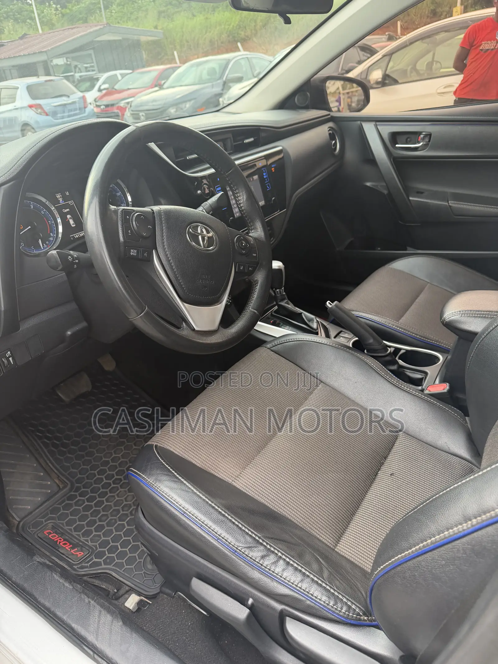Toyota Corolla SE (1.8L 4cyl 2A) 2018 Silver