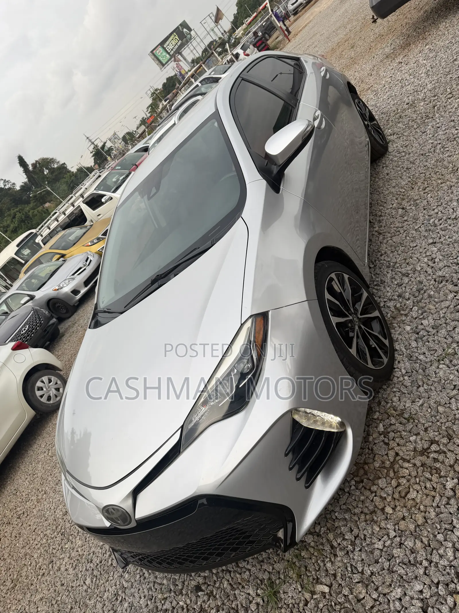 Toyota Corolla SE (1.8L 4cyl 2A) 2018 Silver
