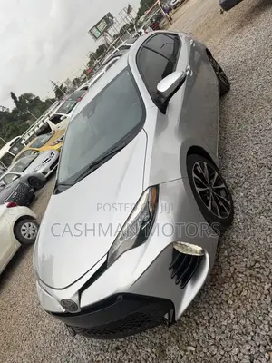 Toyota Corolla SE (1.8L 4cyl 2A) 2018 Silver
