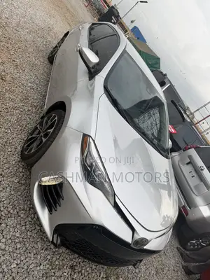 Toyota Corolla SE (1.8L 4cyl 2A) 2018 Silver