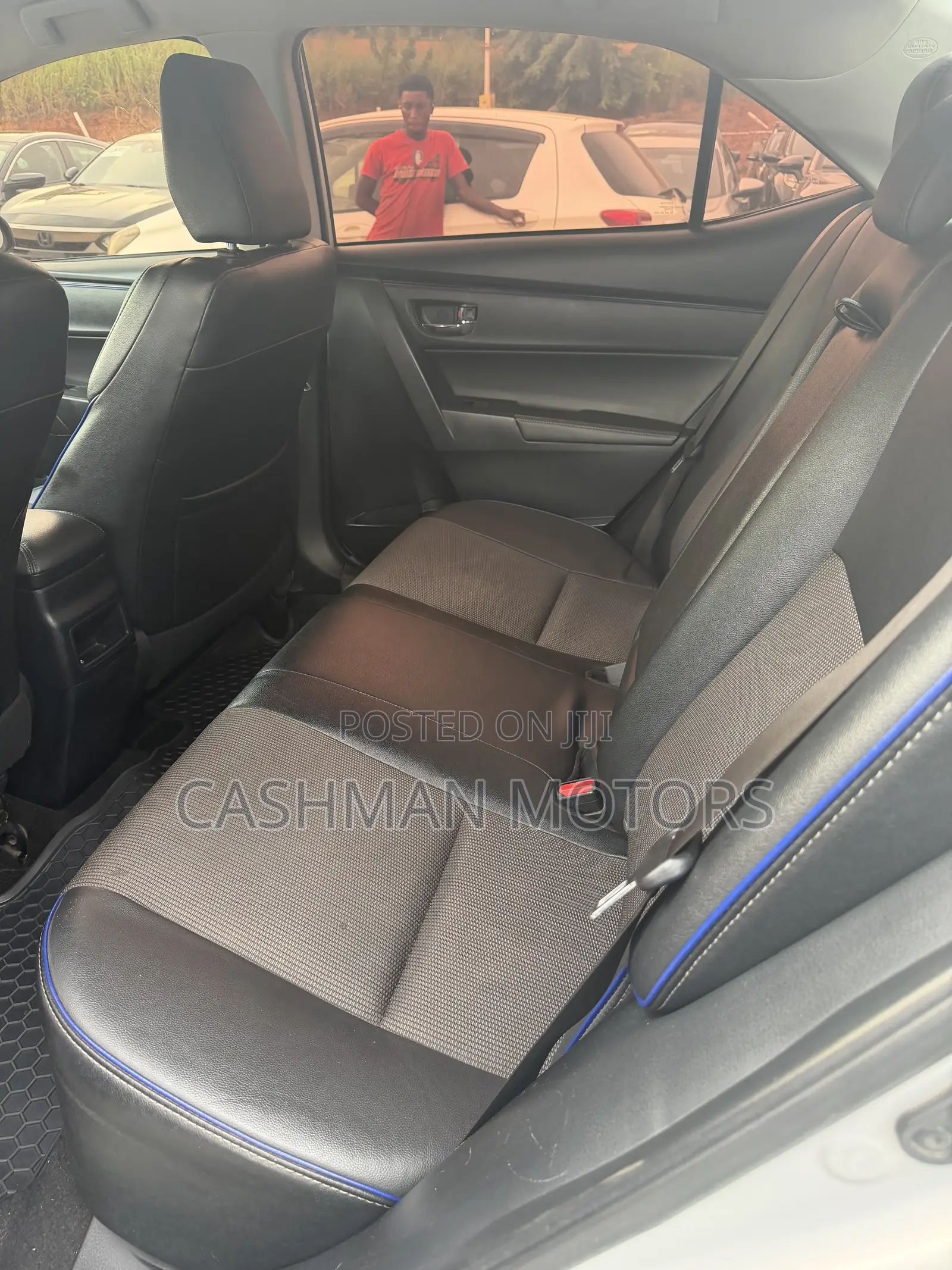 Toyota Corolla SE (1.8L 4cyl 2A) 2018 Silver