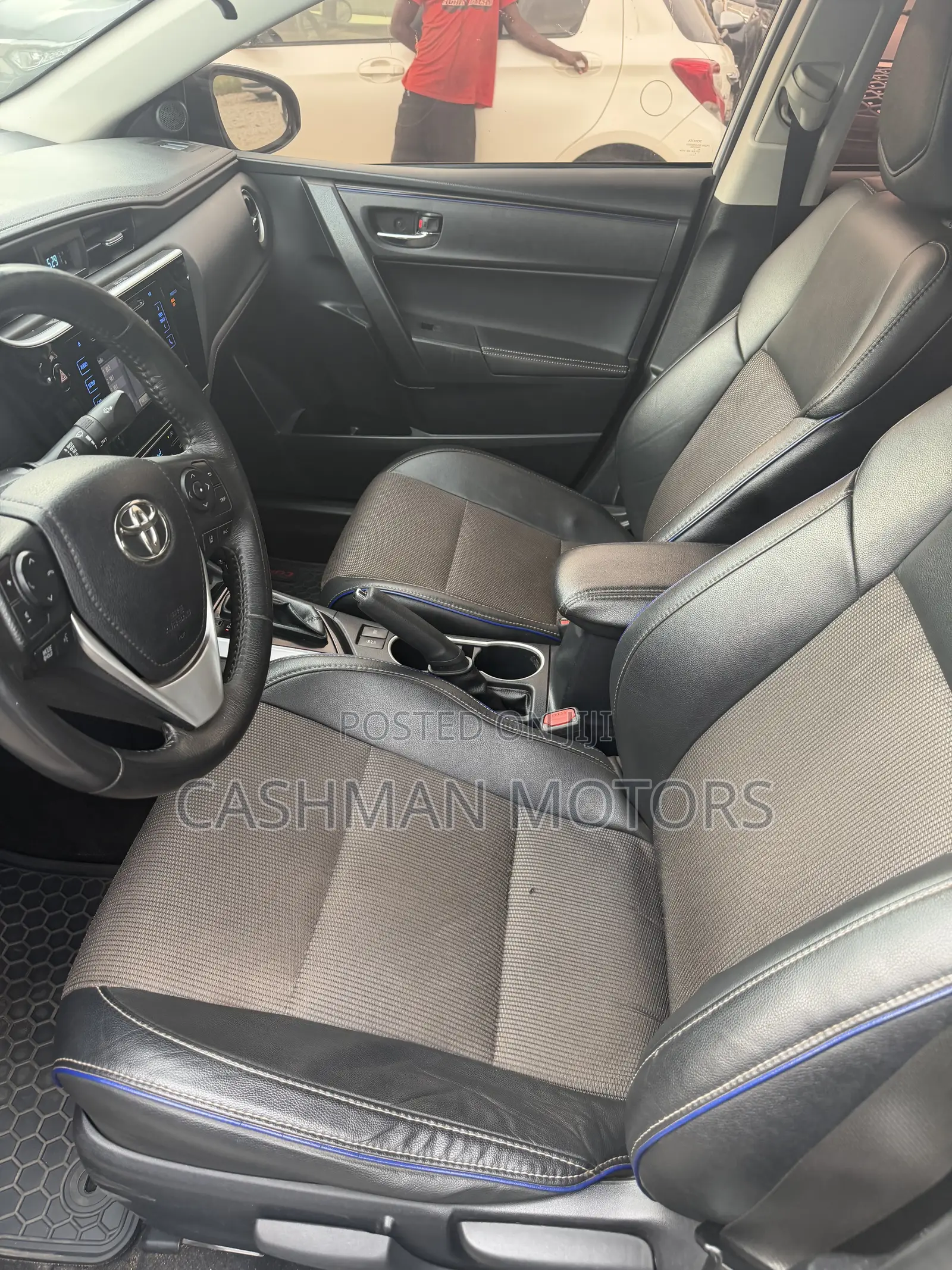 Toyota Corolla SE (1.8L 4cyl 2A) 2018 Silver