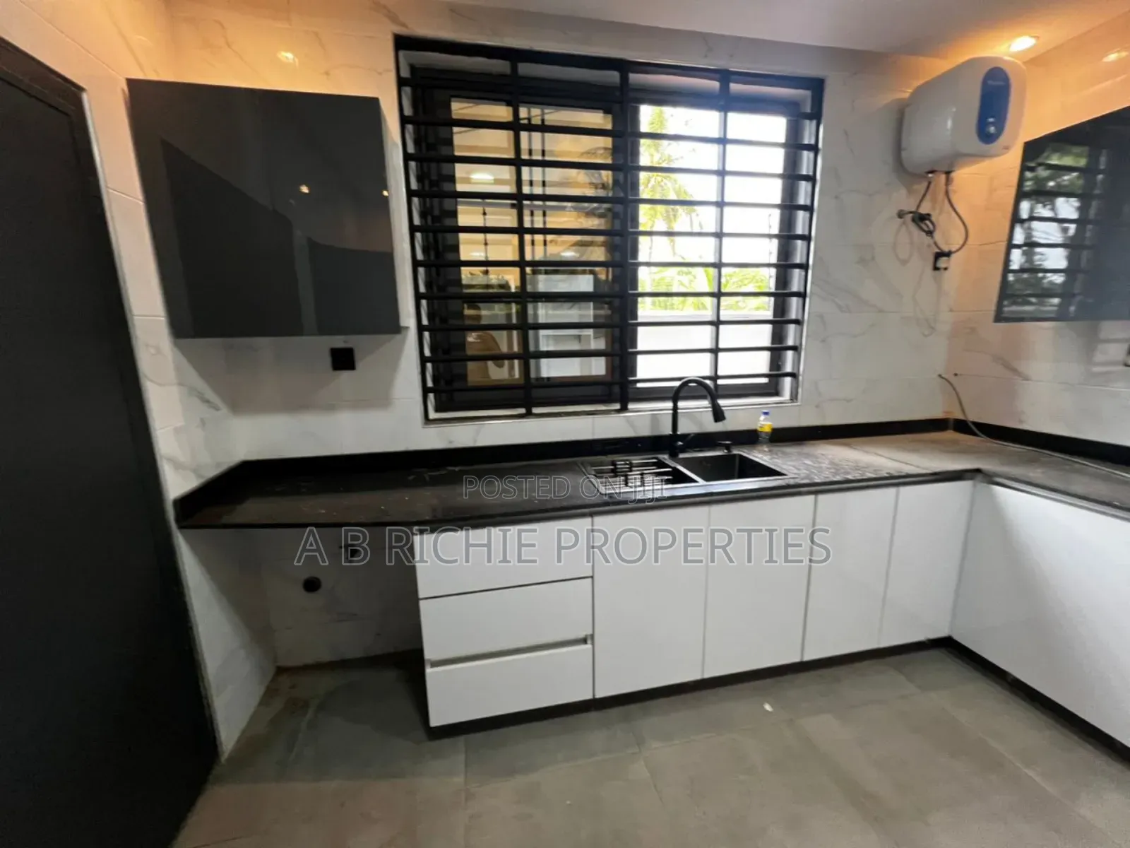 3bdrm Townhouse / Terrace in Ab Richie Properties, Parakuo Estate