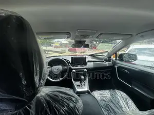 Toyota RAV4 LE 2021 Black