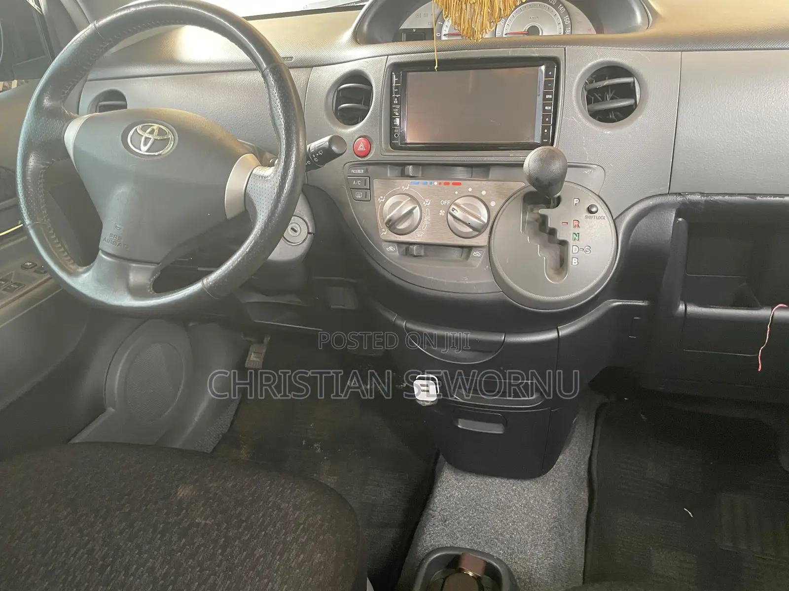 Toyota Sienta