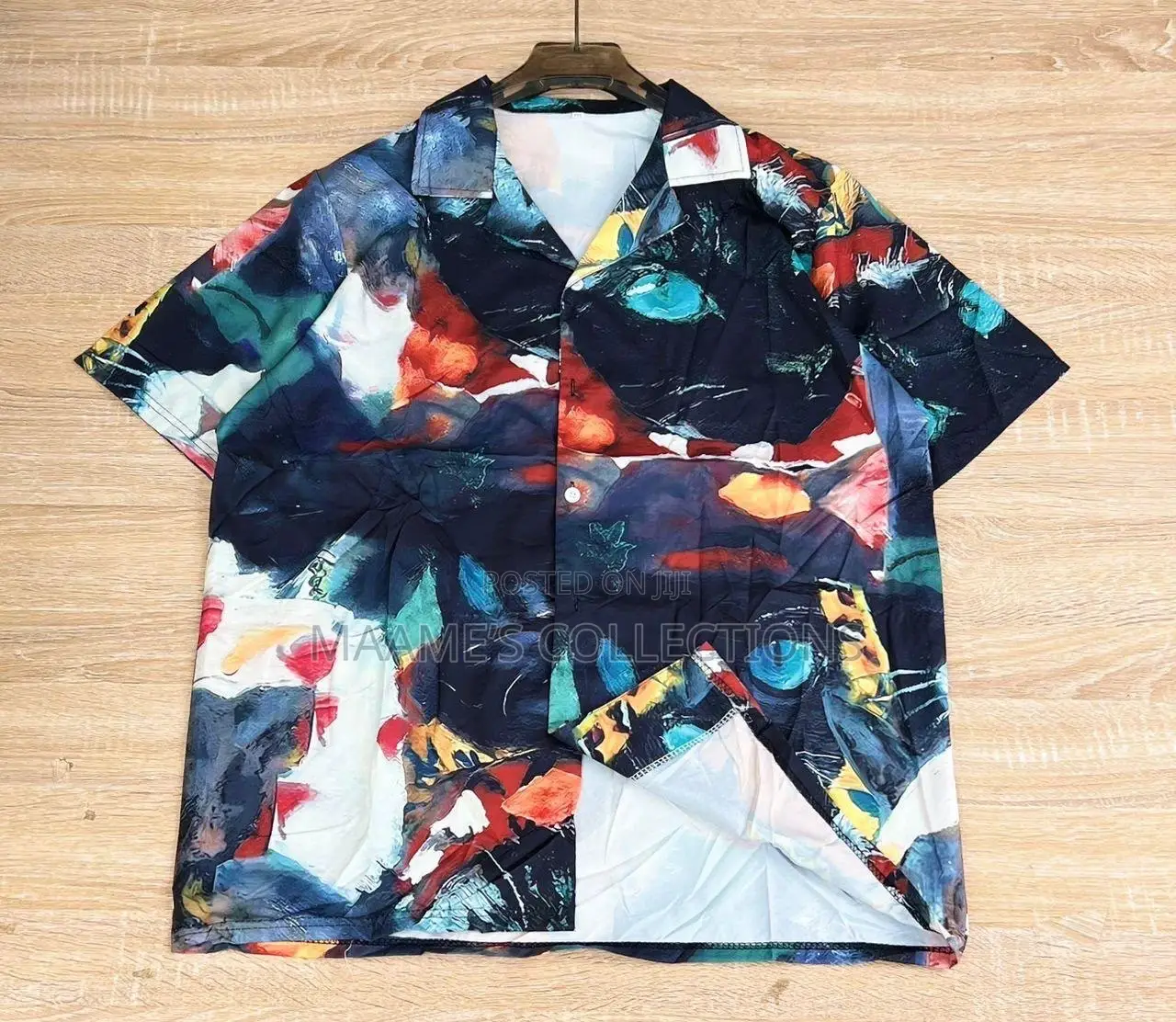 A Fashionable Casual Short Sleeve Shirt for Both Men and Women