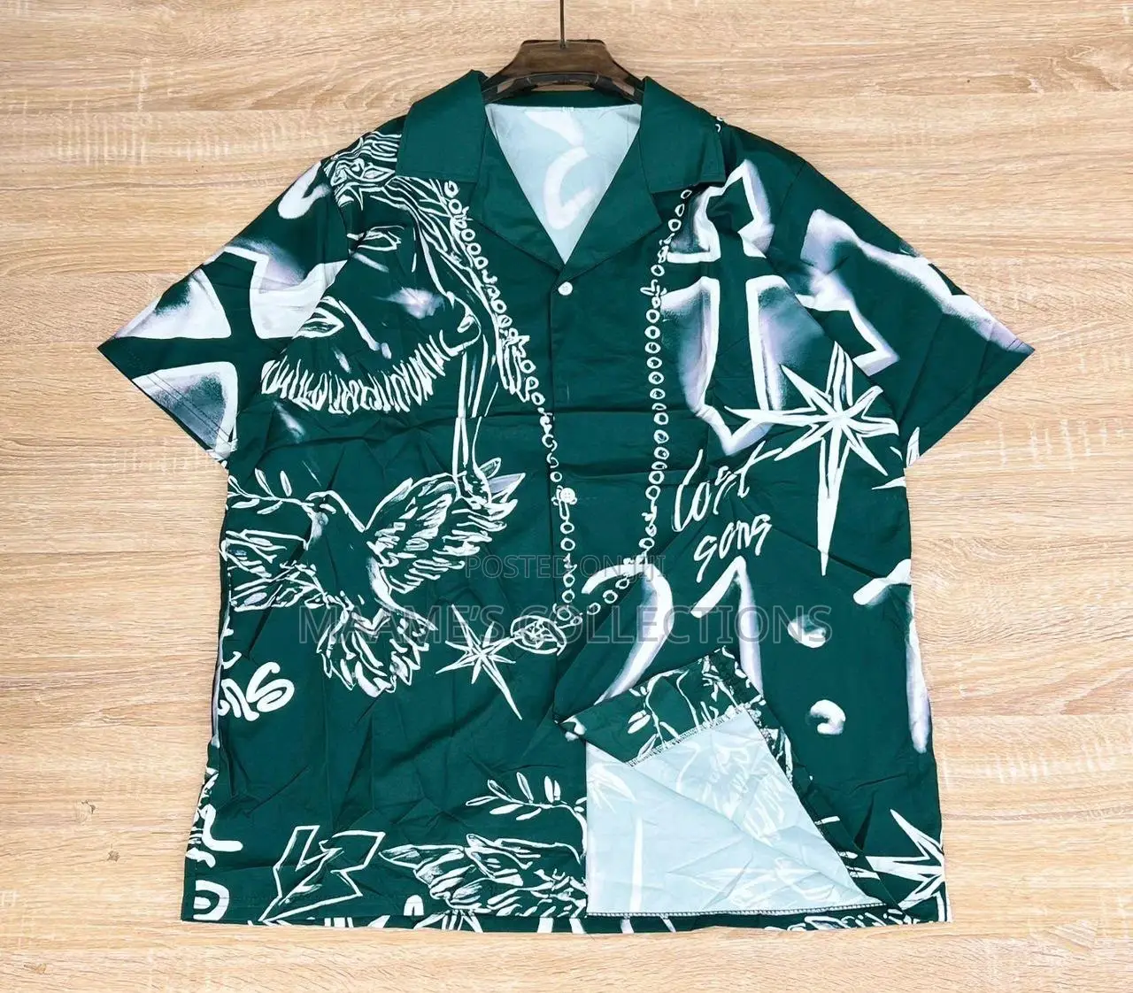 A Fashionable Casual Short Sleeve Shirt for Both Men and Women