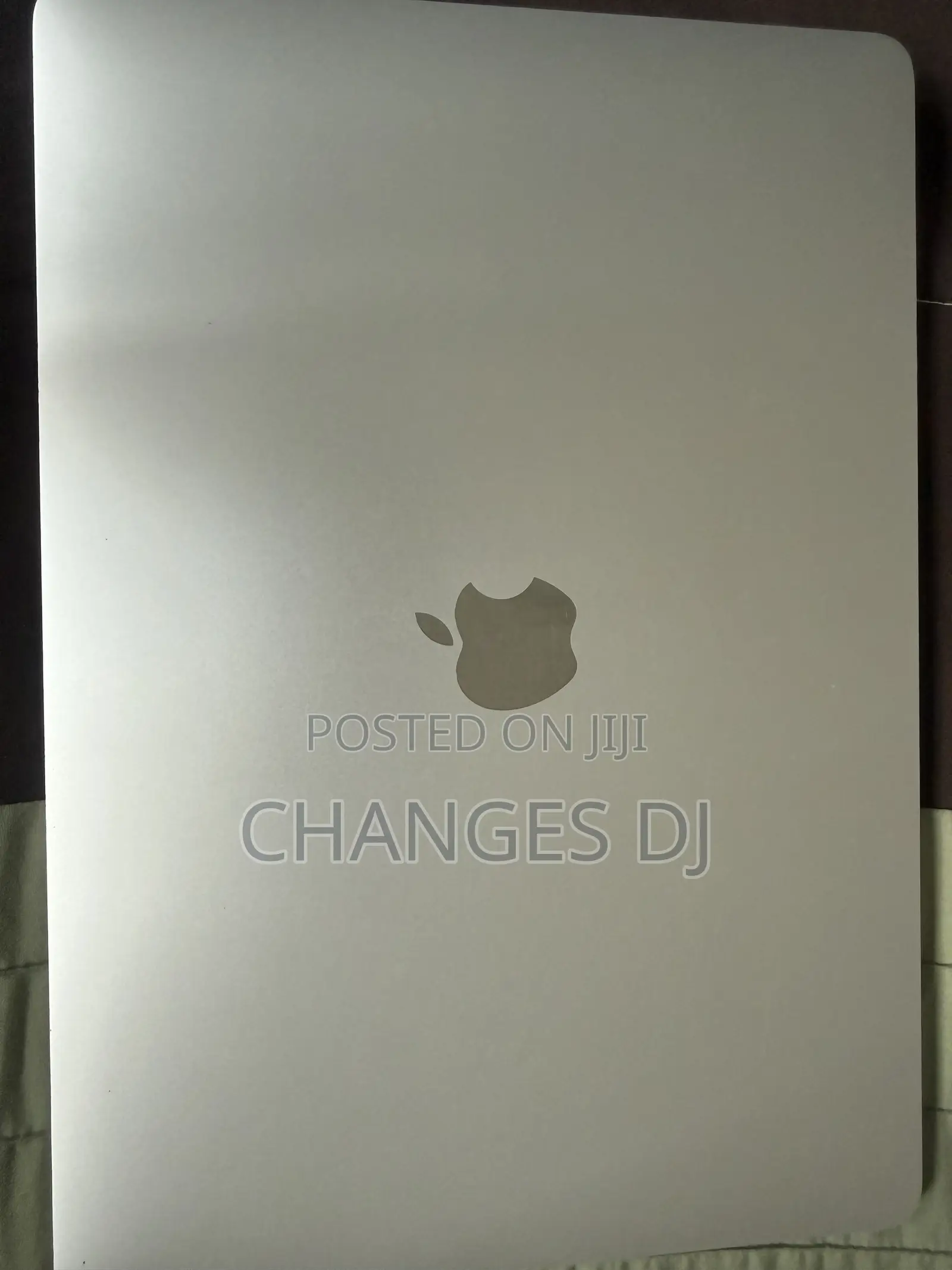 Laptop Apple MacBook Pro 2022 M2 8GB Apple M2 SSD 512GB