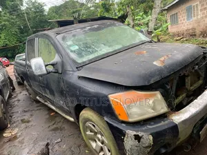Nissan Titan Crew Cab SE 4x4 2010 Blue