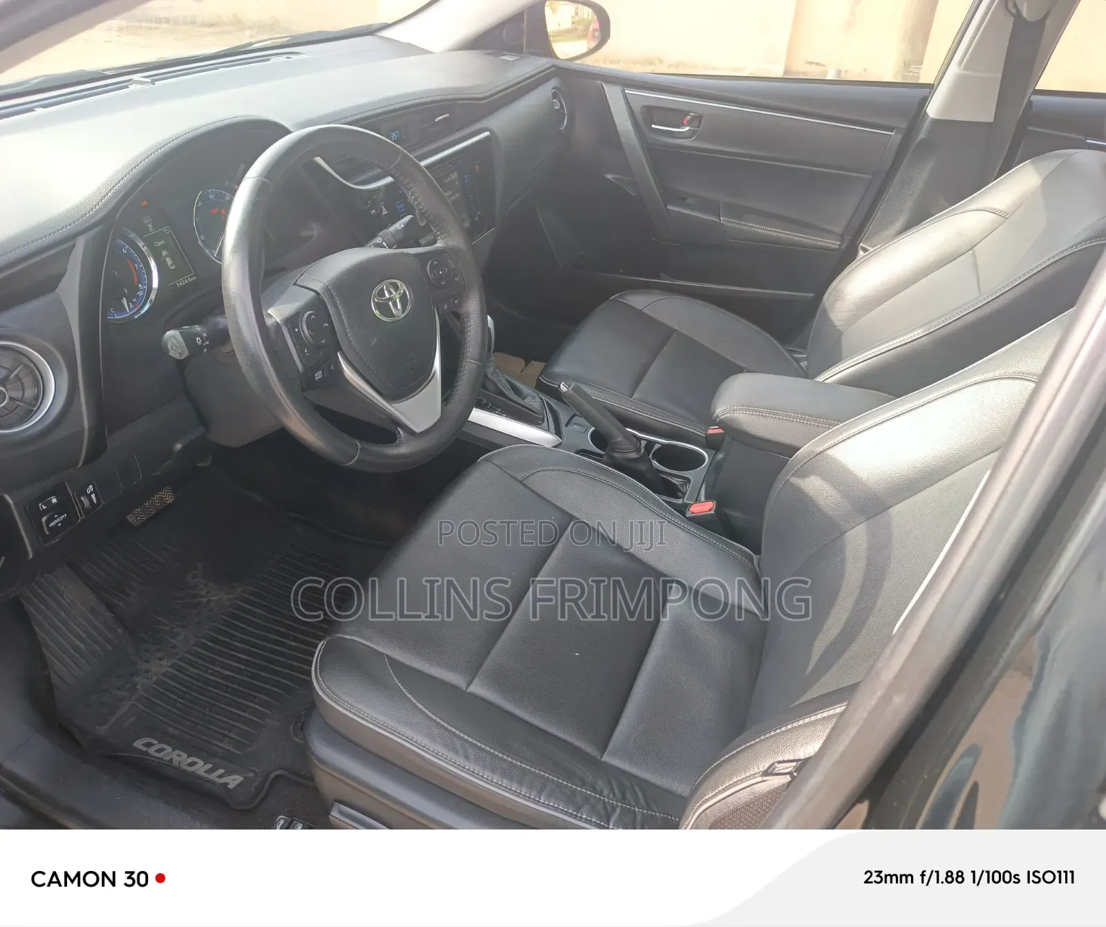 Toyota Corolla XLE (1.8L 4cyl 2A) 2018 Black