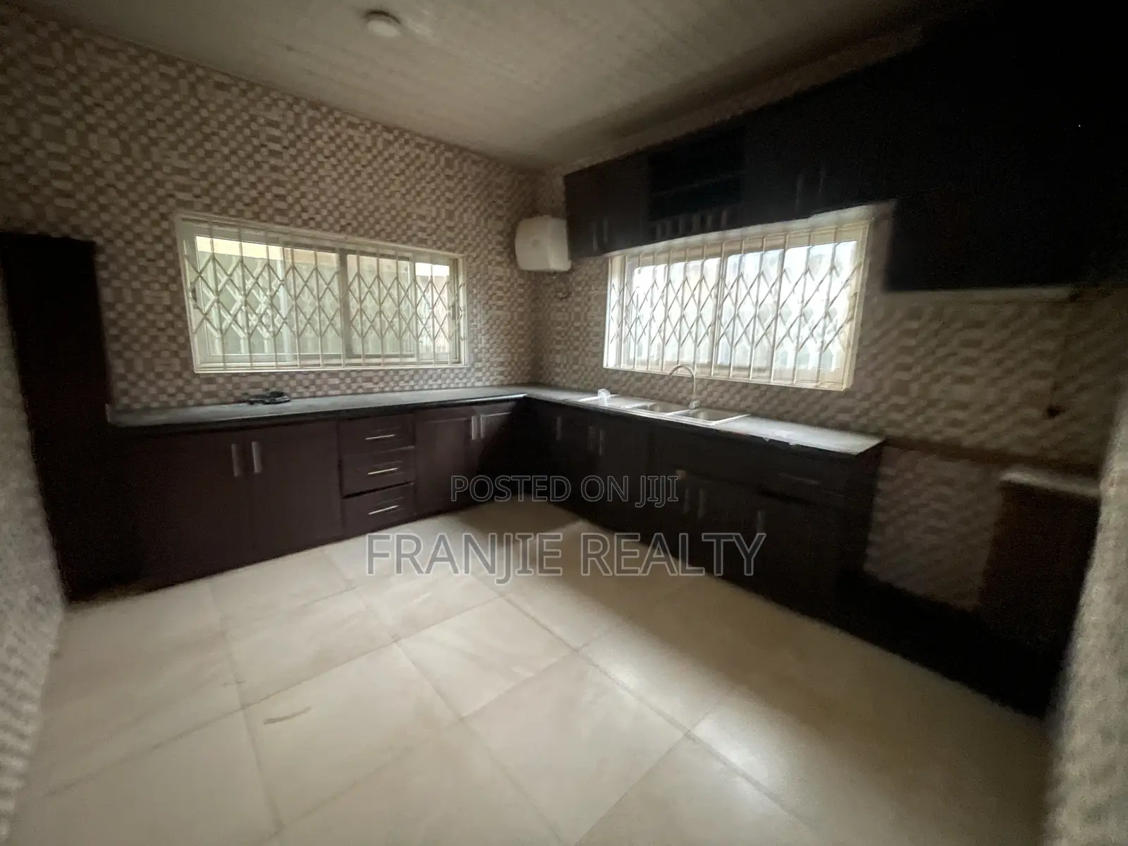 5bdrm House in Franjie Realty, Kasoa for rent