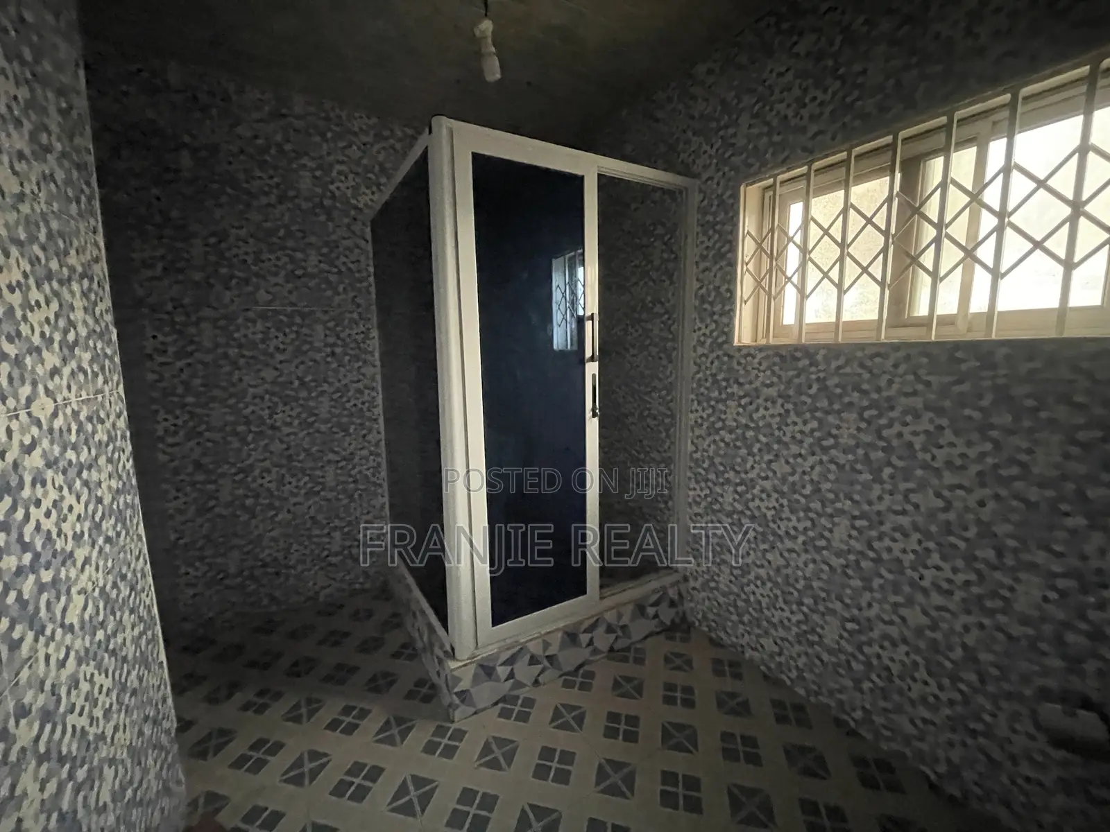 5bdrm House in Franjie Realty, Kasoa for rent