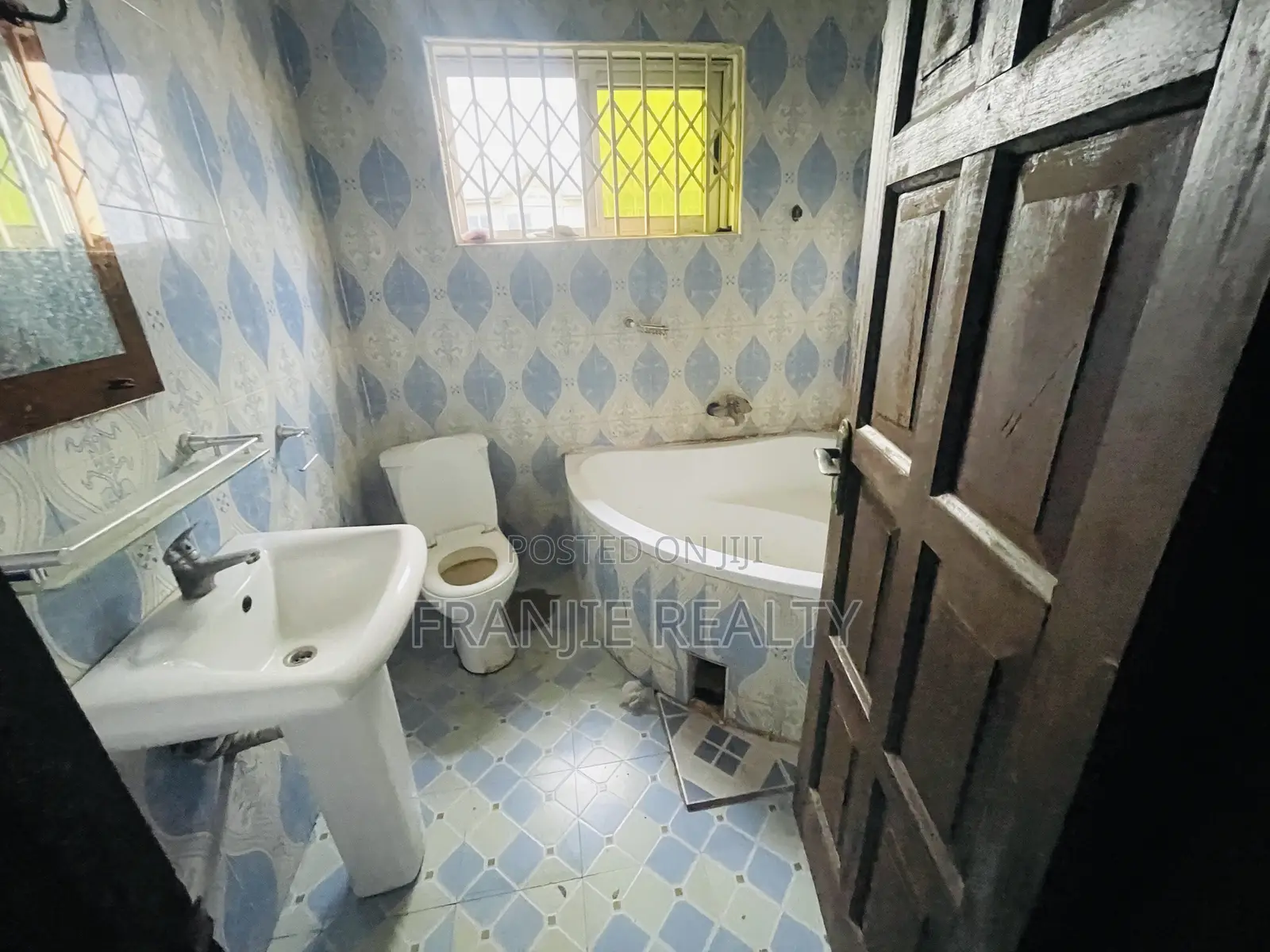 5bdrm House in Franjie Realty, Kasoa for rent