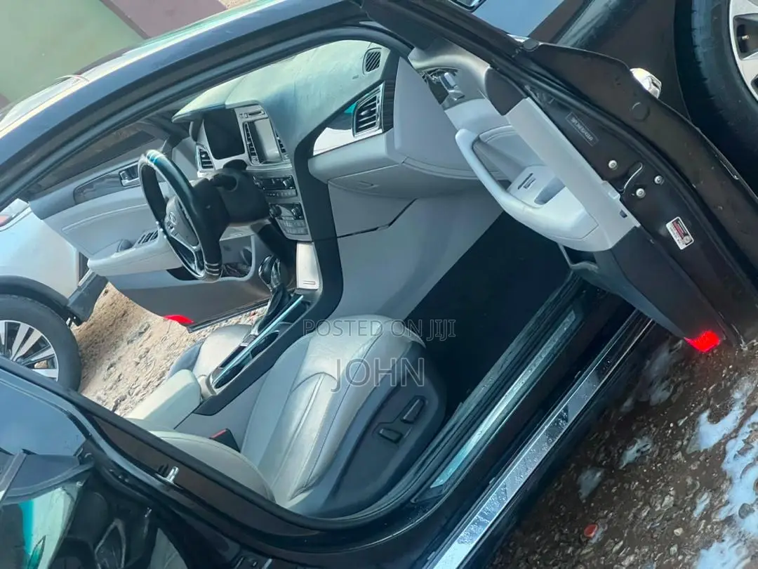 Hyundai Sonata Limited 2.0T Seban (2.0L 4cyl 6A) 2016 Black
