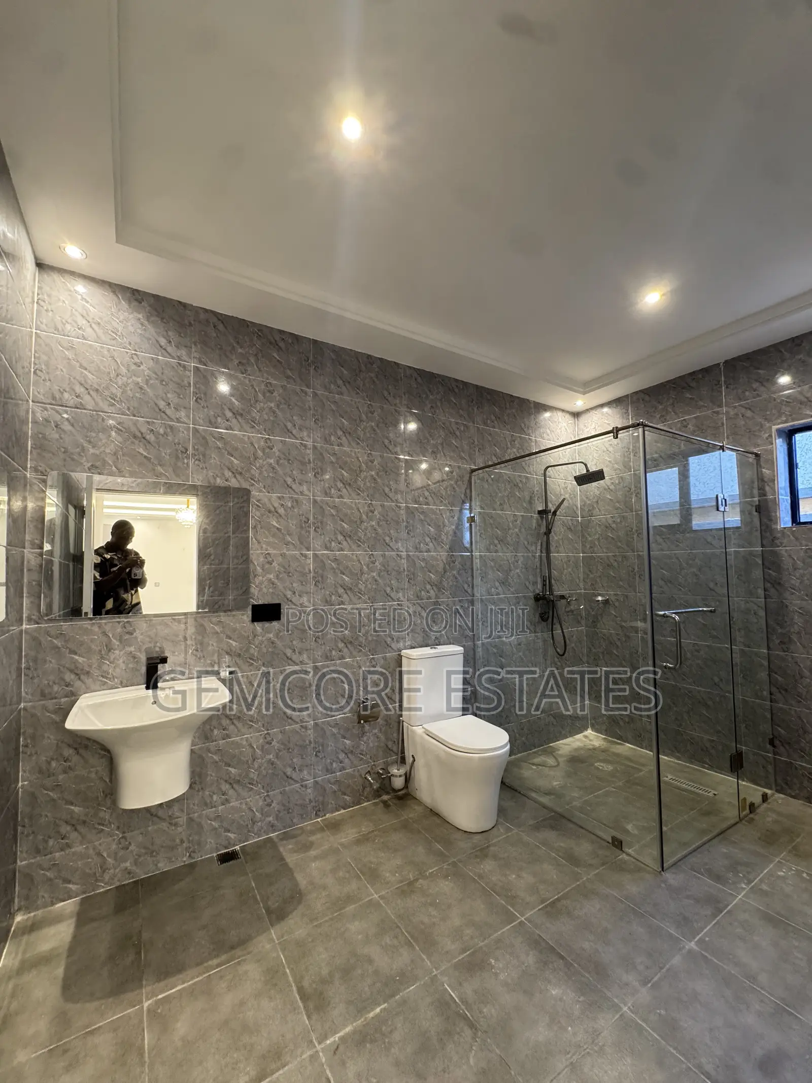 4bdrm House in Nanakrom, Ashaley Botwe for sale