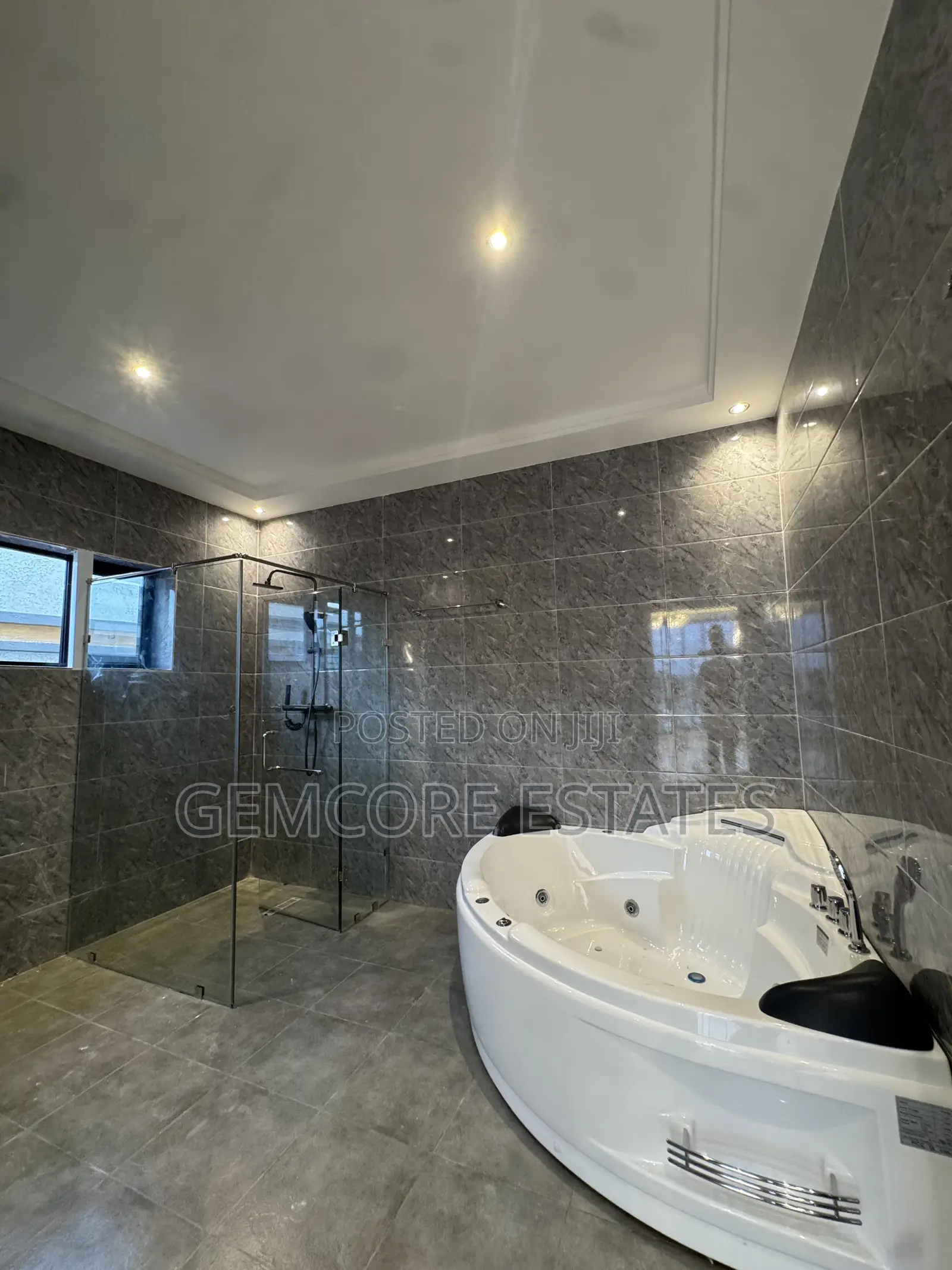 4bdrm House in Nanakrom, Ashaley Botwe for sale