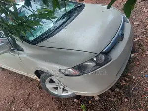 Honda Civic 1.8 5 Door 2010 Gold