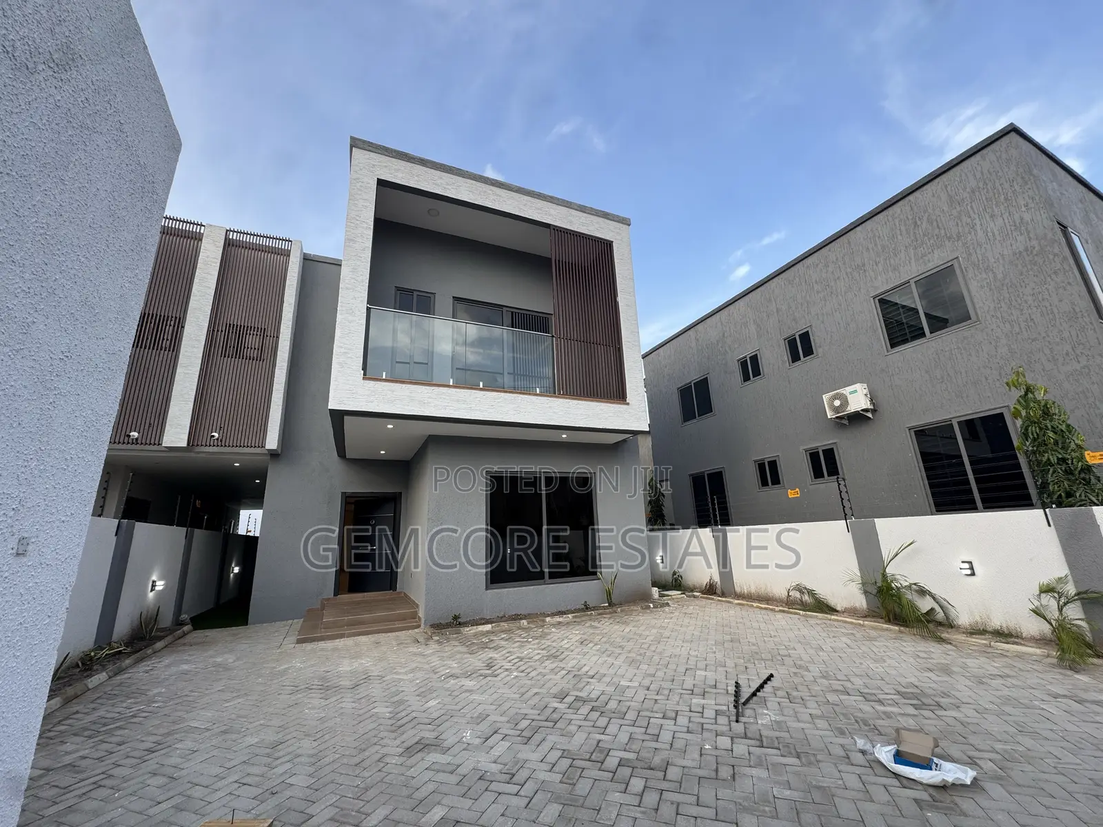 4bdrm House in Nanakrom, Ashaley Botwe for sale